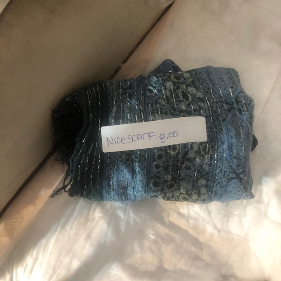 Cute blue scarf - Picture 2 of 2